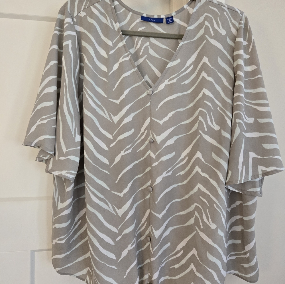 Apt. 9 Taupe and White Zebra-Print V-Neck Fake Button Blouse Size 1X